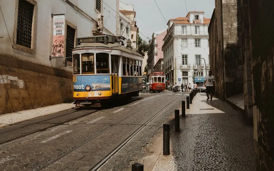 Tram 28 (with the carrier)